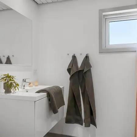 Majvor - 100m From The Sea By Interhome Feriehus *