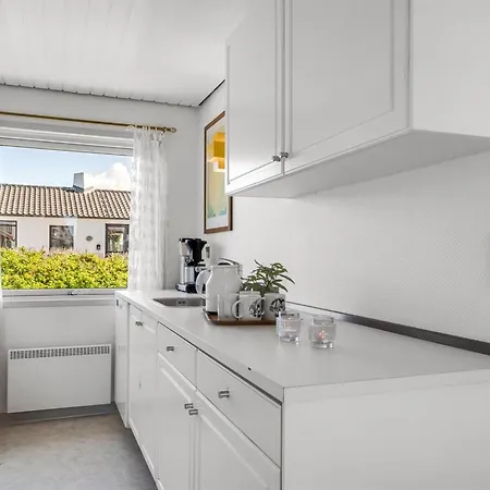 Semesterbostad Majvor - 100m From The Sea By Interhome *